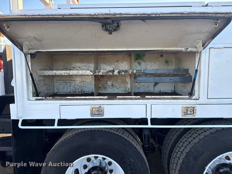 image for item EG1824 2007 Freightliner Business Class M2 crane truck