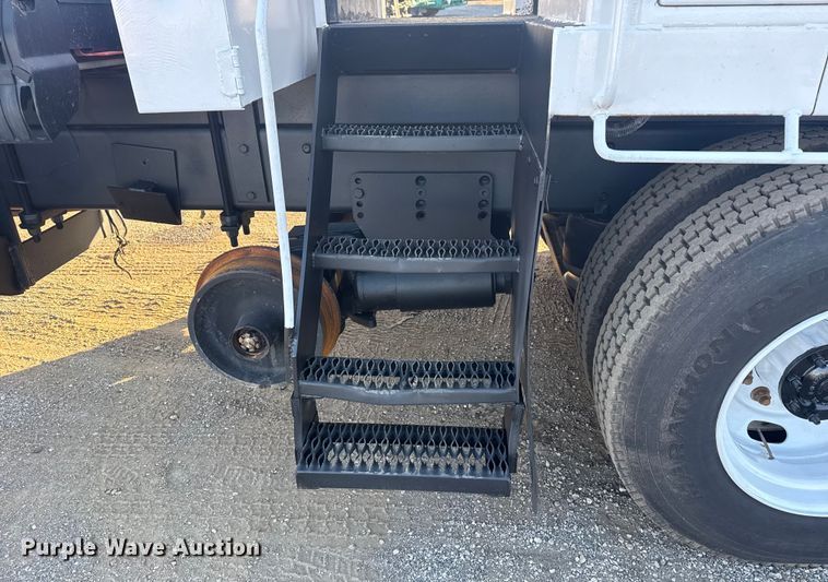 image for item EG1824 2007 Freightliner Business Class M2 crane truck