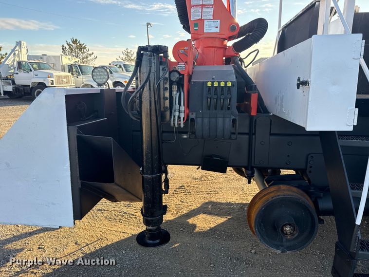 image for item EG1824 2007 Freightliner Business Class M2 crane truck