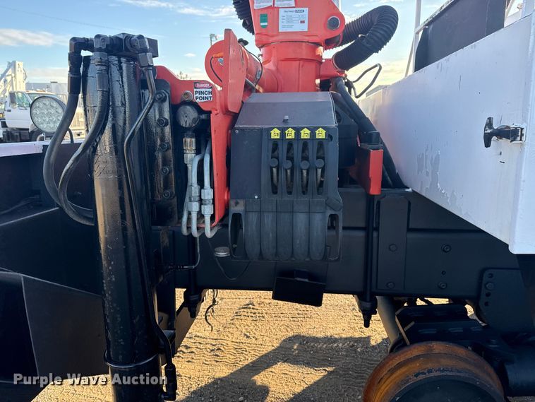 image for item EG1824 2007 Freightliner Business Class M2 crane truck