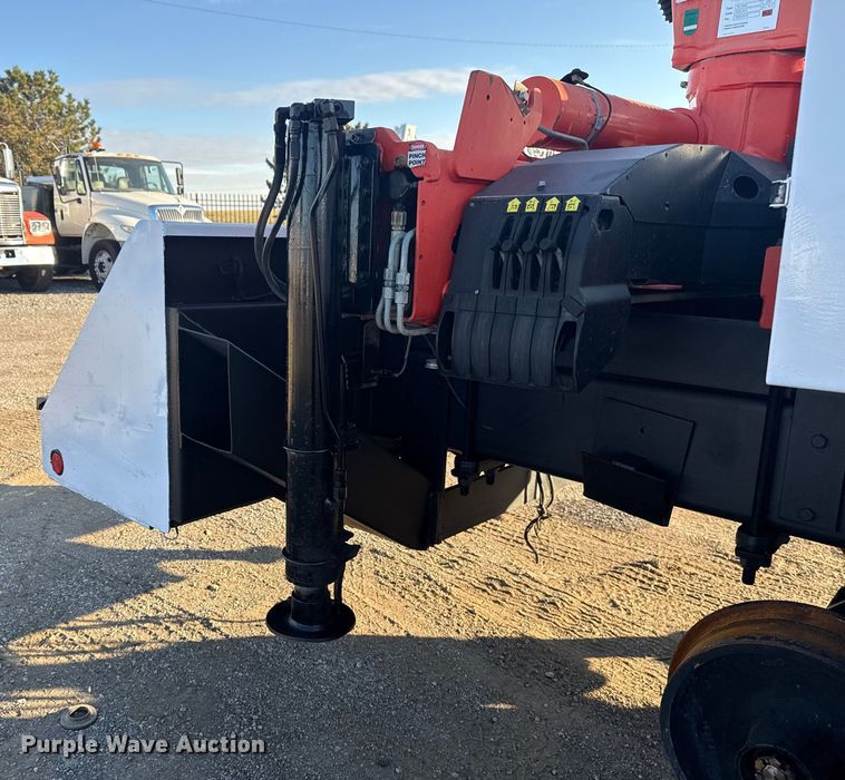 image for item EG1824 2007 Freightliner Business Class M2 crane truck