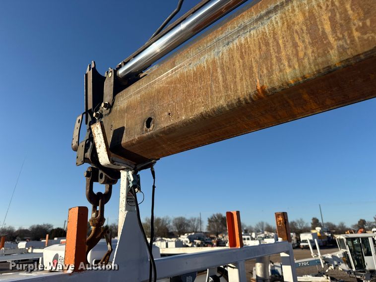 image for item EG1824 2007 Freightliner Business Class M2 crane truck