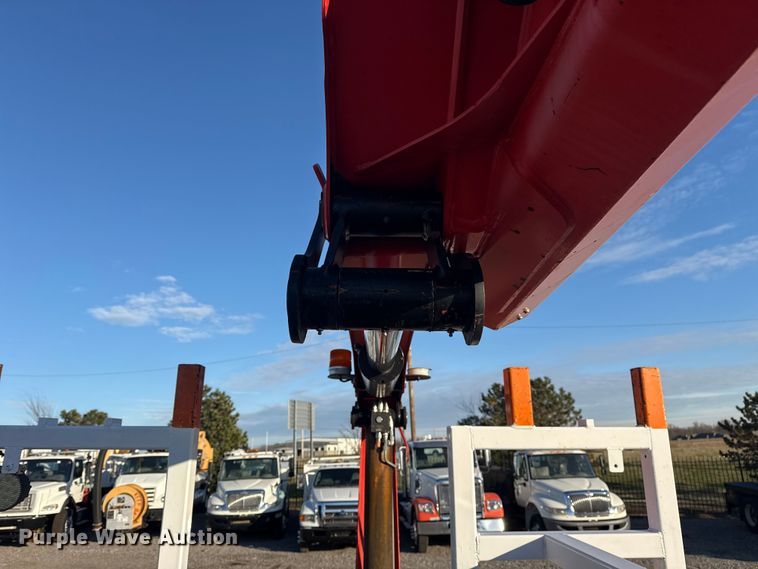 image for item EG1824 2007 Freightliner Business Class M2 crane truck