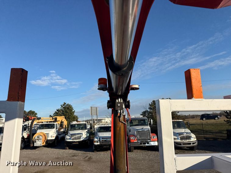 image for item EG1824 2007 Freightliner Business Class M2 crane truck