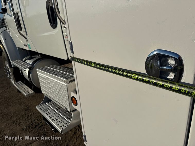 image for item EG1824 2007 Freightliner Business Class M2 crane truck