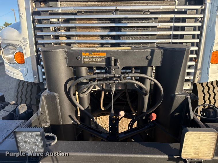 image for item EG1824 2007 Freightliner Business Class M2 crane truck