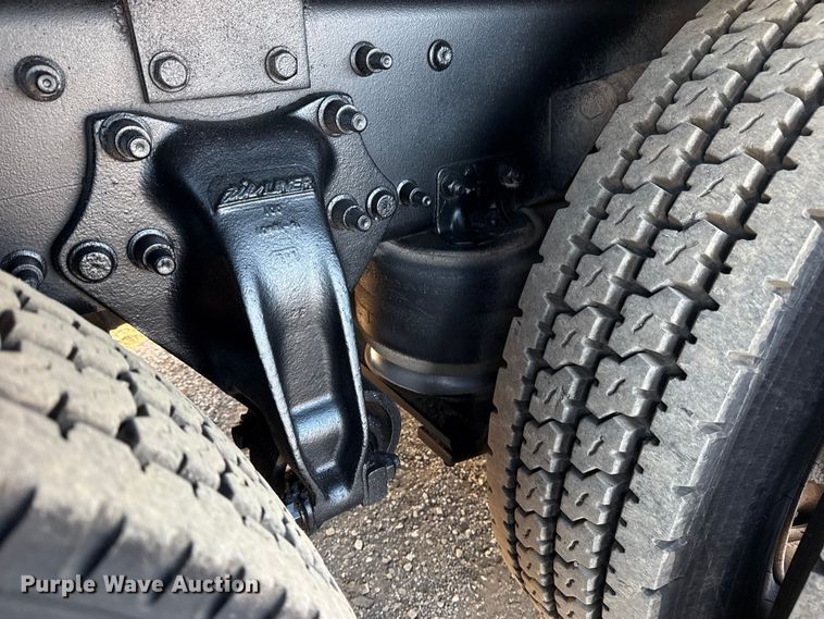 image for item EG1824 2007 Freightliner Business Class M2 crane truck