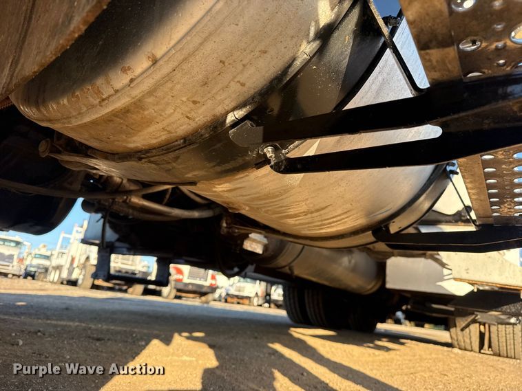 image for item EG1824 2007 Freightliner Business Class M2 crane truck