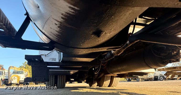 image for item EG1824 2007 Freightliner Business Class M2 crane truck