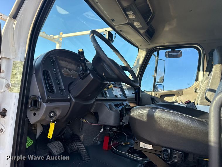 image for item EG1824 2007 Freightliner Business Class M2 crane truck