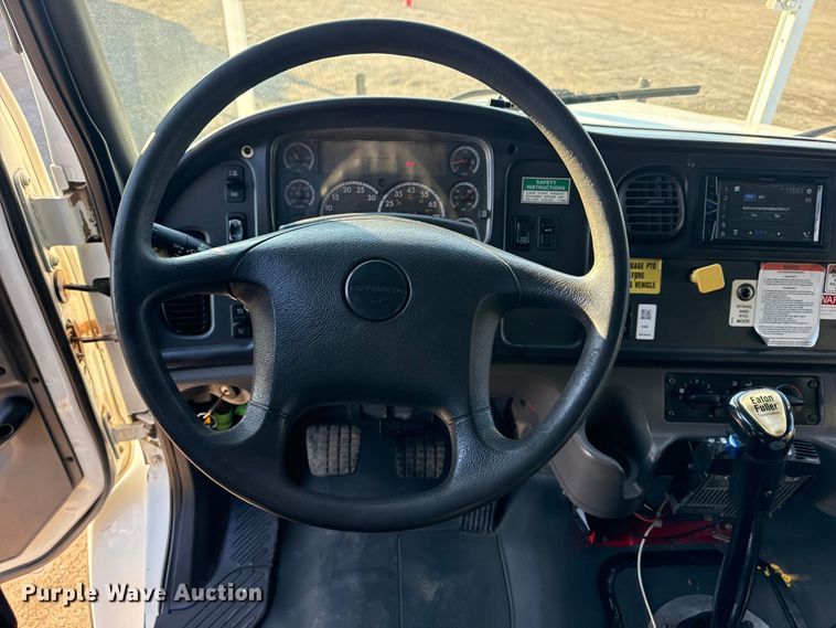 image for item EG1824 2007 Freightliner Business Class M2 crane truck