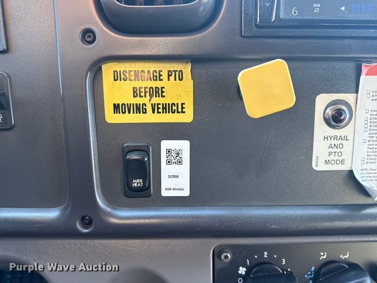 image for item EG1824 2007 Freightliner Business Class M2 crane truck