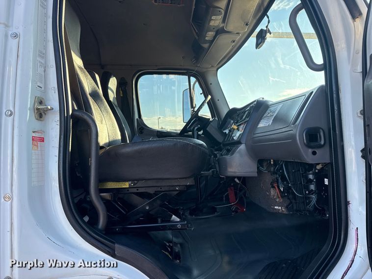 image for item EG1824 2007 Freightliner Business Class M2 crane truck