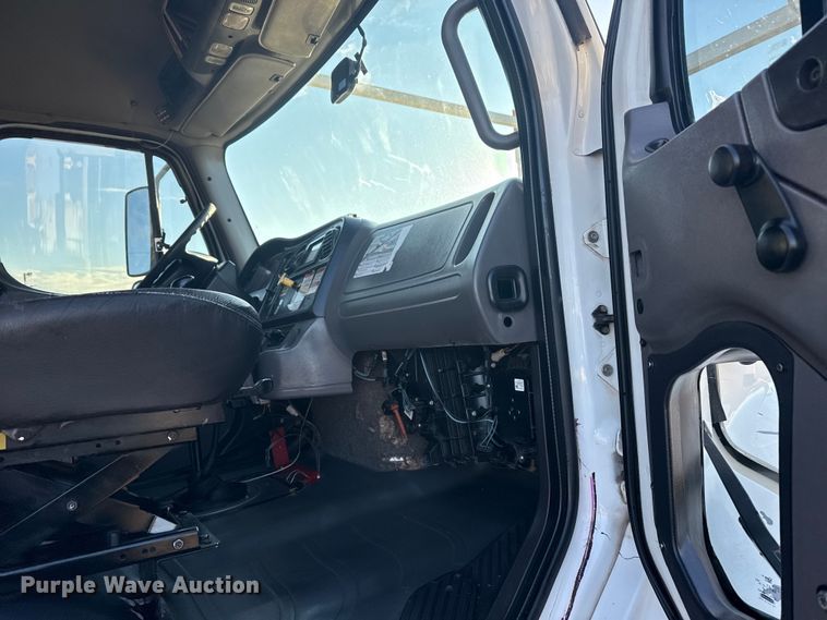 image for item EG1824 2007 Freightliner Business Class M2 crane truck