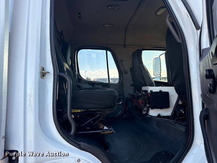 image for item EG1824 2007 Freightliner Business Class M2 crane truck