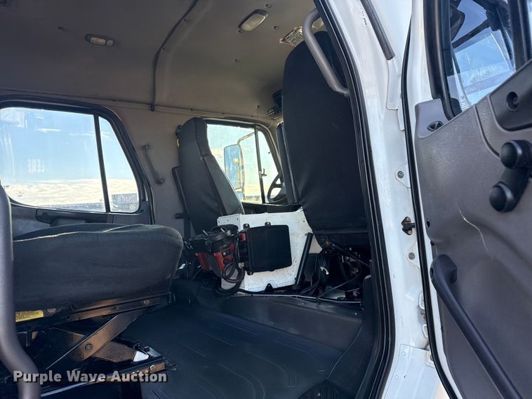 image for item EG1824 2007 Freightliner Business Class M2 crane truck