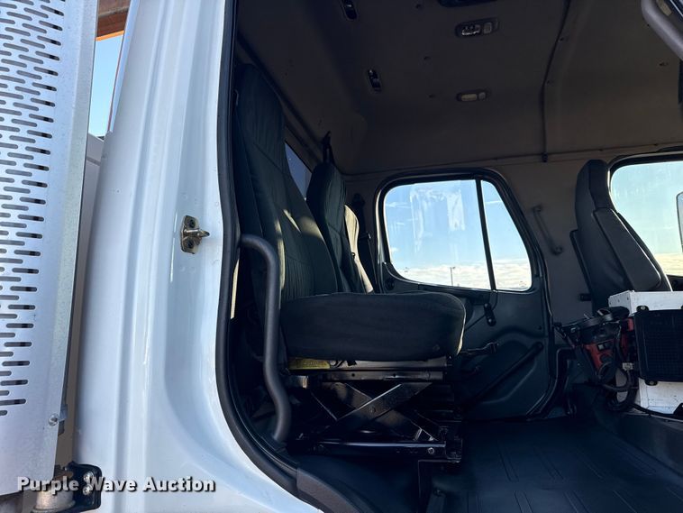 image for item EG1824 2007 Freightliner Business Class M2 crane truck