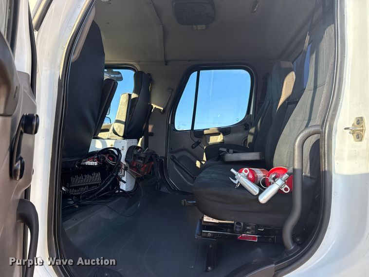 image for item EG1824 2007 Freightliner Business Class M2 crane truck