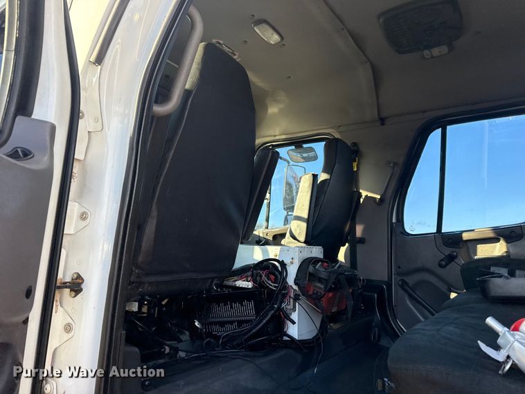 image for item EG1824 2007 Freightliner Business Class M2 crane truck