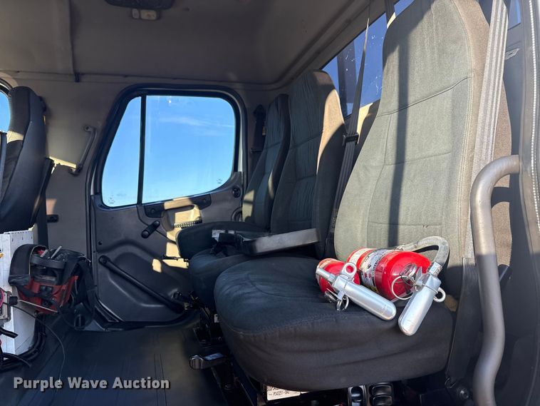 image for item EG1824 2007 Freightliner Business Class M2 crane truck