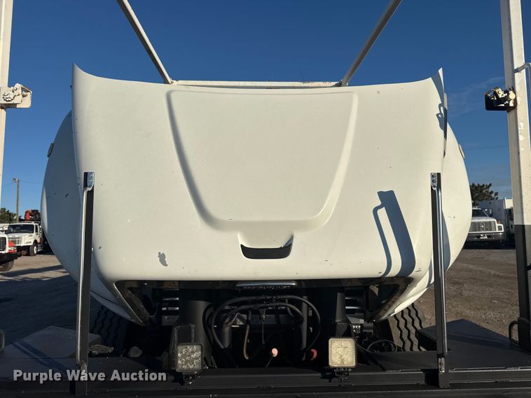 image for item EG1824 2007 Freightliner Business Class M2 crane truck