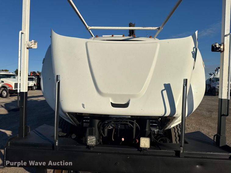 image for item EG1824 2007 Freightliner Business Class M2 crane truck