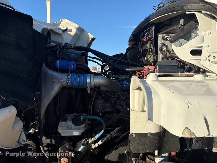 image for item EG1824 2007 Freightliner Business Class M2 crane truck