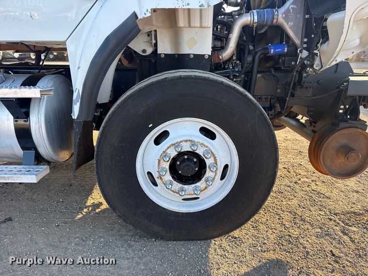 image for item EG1824 2007 Freightliner Business Class M2 crane truck