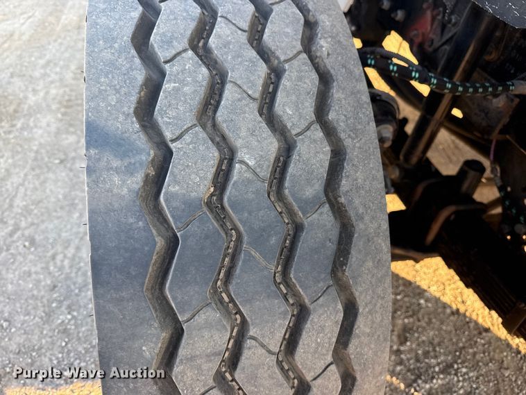 image for item EG1824 2007 Freightliner Business Class M2 crane truck