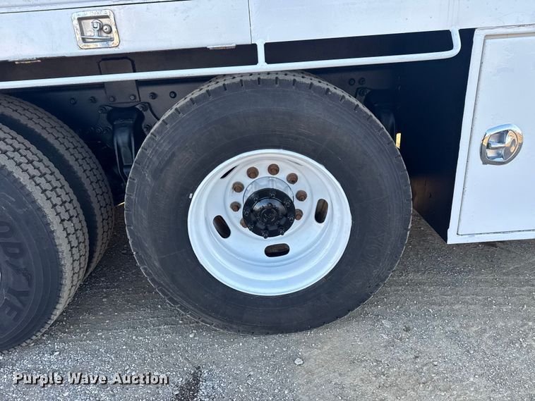 image for item EG1824 2007 Freightliner Business Class M2 crane truck