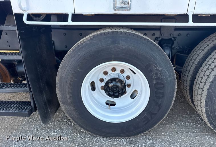 image for item EG1824 2007 Freightliner Business Class M2 crane truck