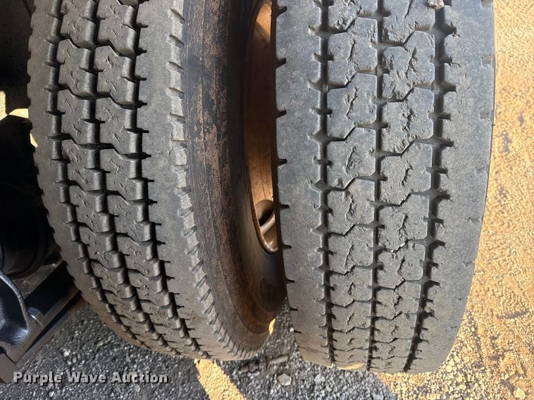 image for item EG1824 2007 Freightliner Business Class M2 crane truck