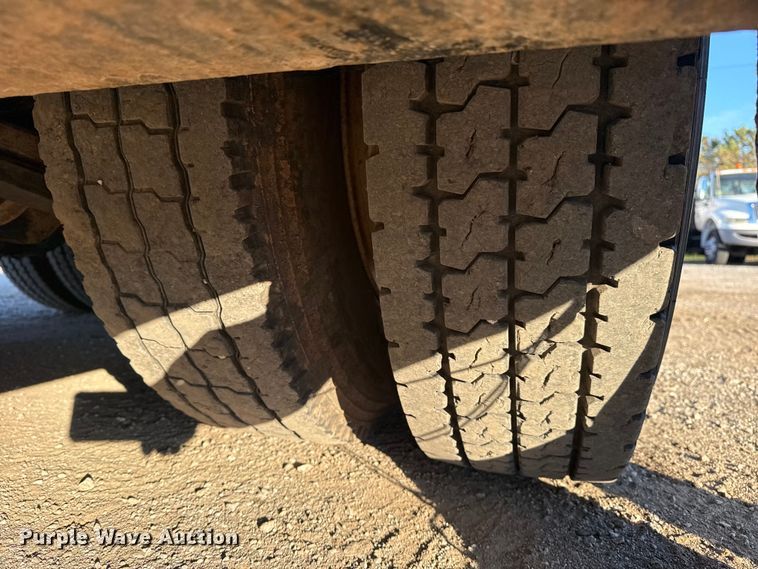 image for item EG1824 2007 Freightliner Business Class M2 crane truck