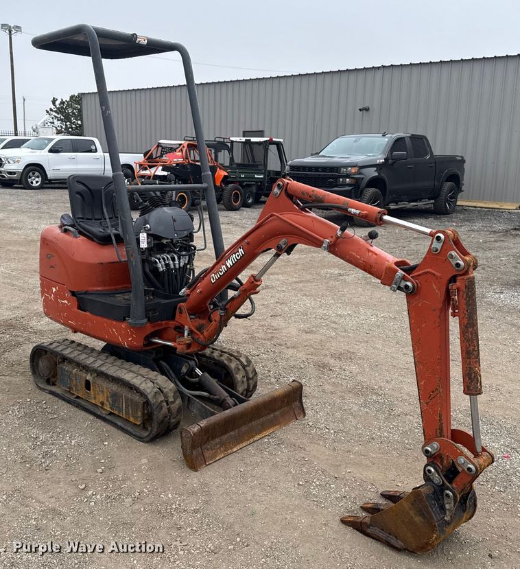 image for item EG1829 2003 Ditch Witch MX9 mini excavator