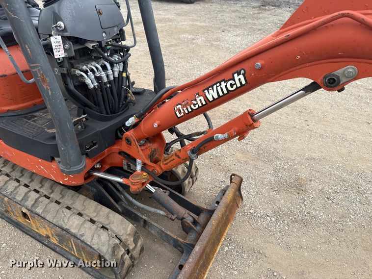 image for item EG1829 2003 Ditch Witch MX9 mini excavator