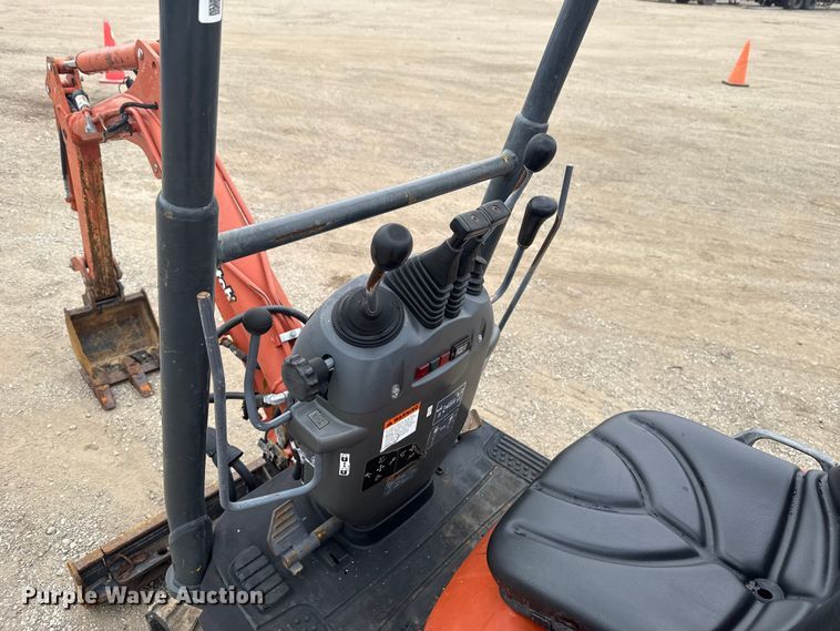 image for item EG1829 2003 Ditch Witch MX9 mini excavator