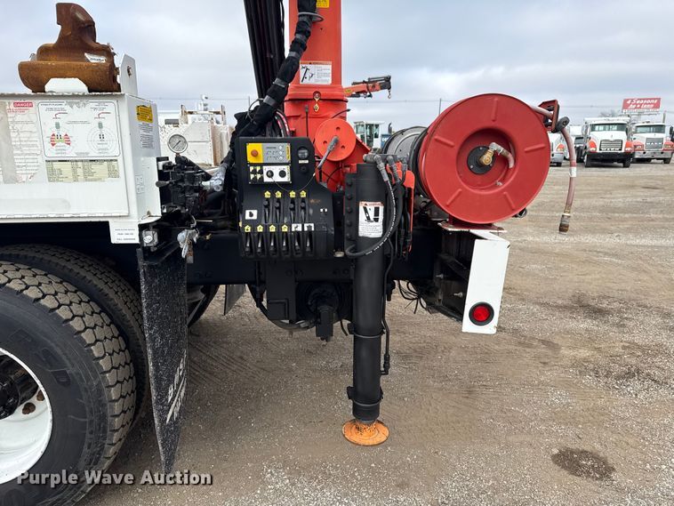 image for item EG1832 2012 Freightliner Business Class M2 crane truck