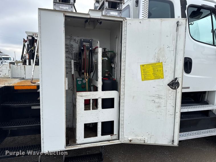 image for item EG1832 2012 Freightliner Business Class M2 crane truck