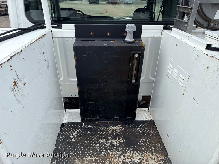 image for item EG1832 2012 Freightliner Business Class M2 crane truck