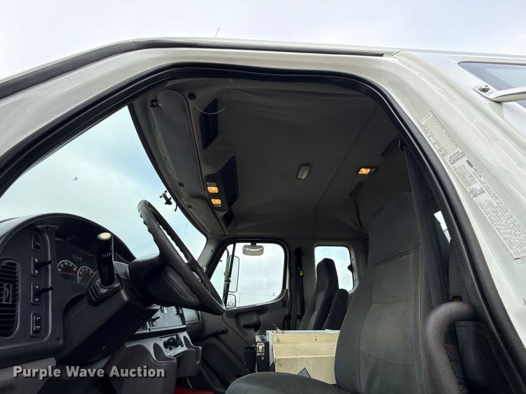 image for item EG1832 2012 Freightliner Business Class M2 crane truck