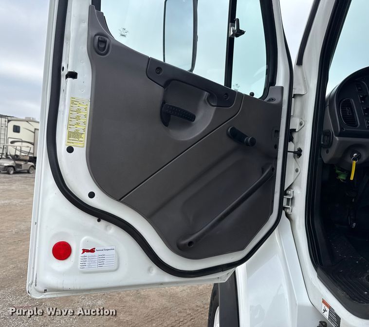 image for item EG1832 2012 Freightliner Business Class M2 crane truck