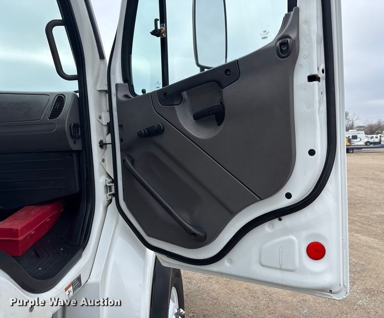 image for item EG1832 2012 Freightliner Business Class M2 crane truck