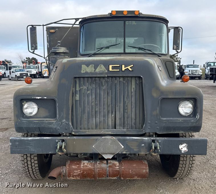 image for item EG1834 1983 Mack DM492S fuel / lube truck