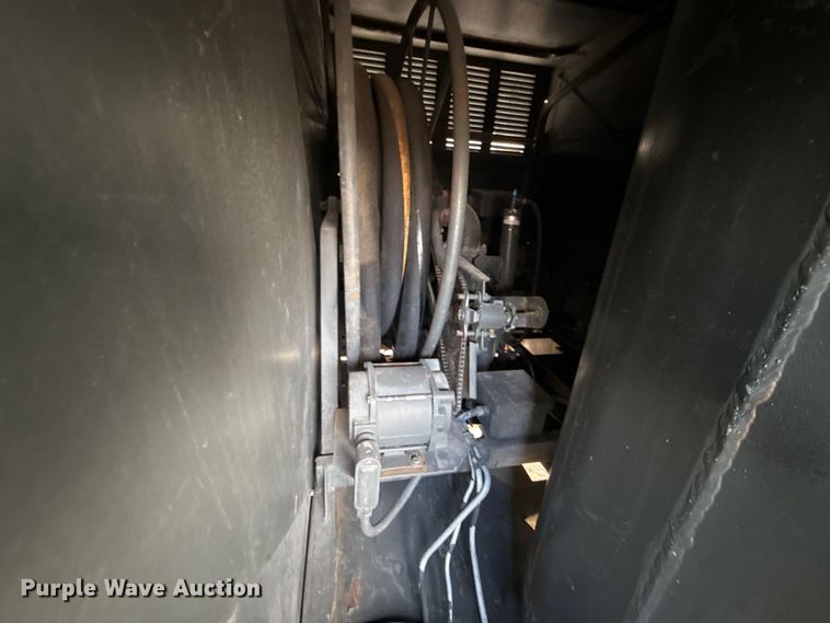 image for item EG1834 1983 Mack DM492S fuel / lube truck