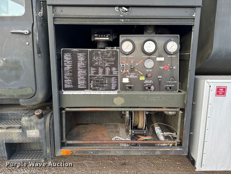 image for item EG1834 1983 Mack DM492S fuel / lube truck