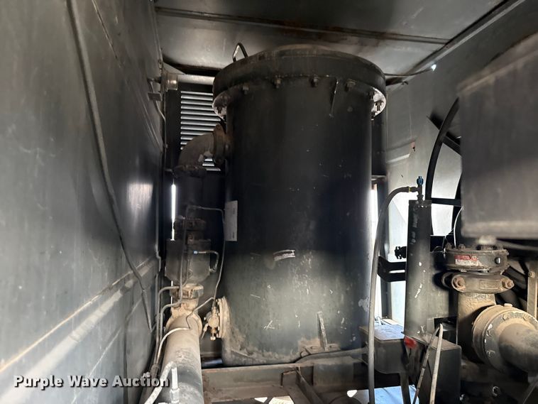 image for item EG1834 1983 Mack DM492S fuel / lube truck