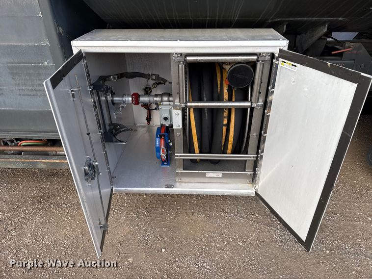 image for item EG1834 1983 Mack DM492S fuel / lube truck