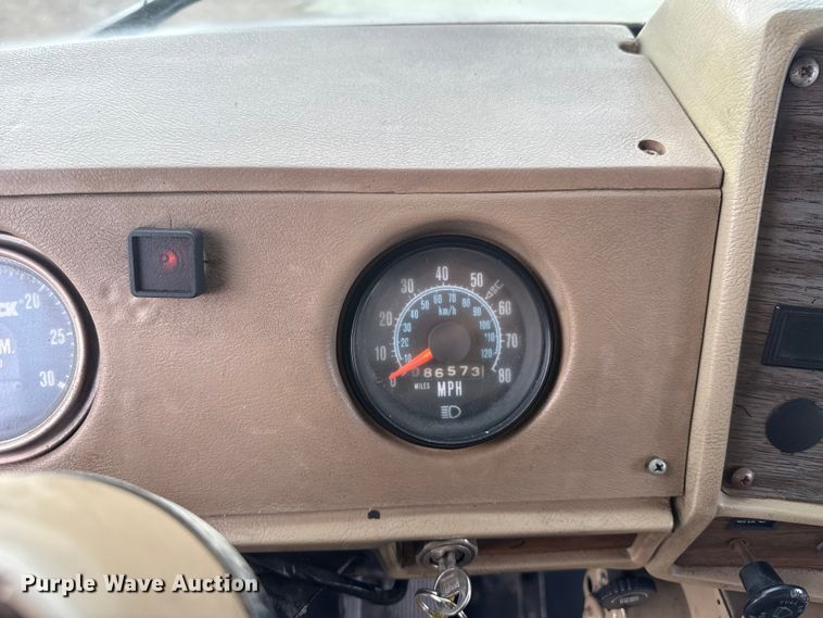 image for item EG1834 1983 Mack DM492S fuel / lube truck