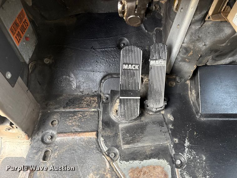 image for item EG1834 1983 Mack DM492S fuel / lube truck