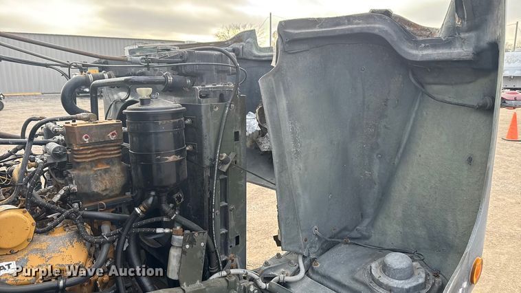 image for item EG1834 1983 Mack DM492S fuel / lube truck